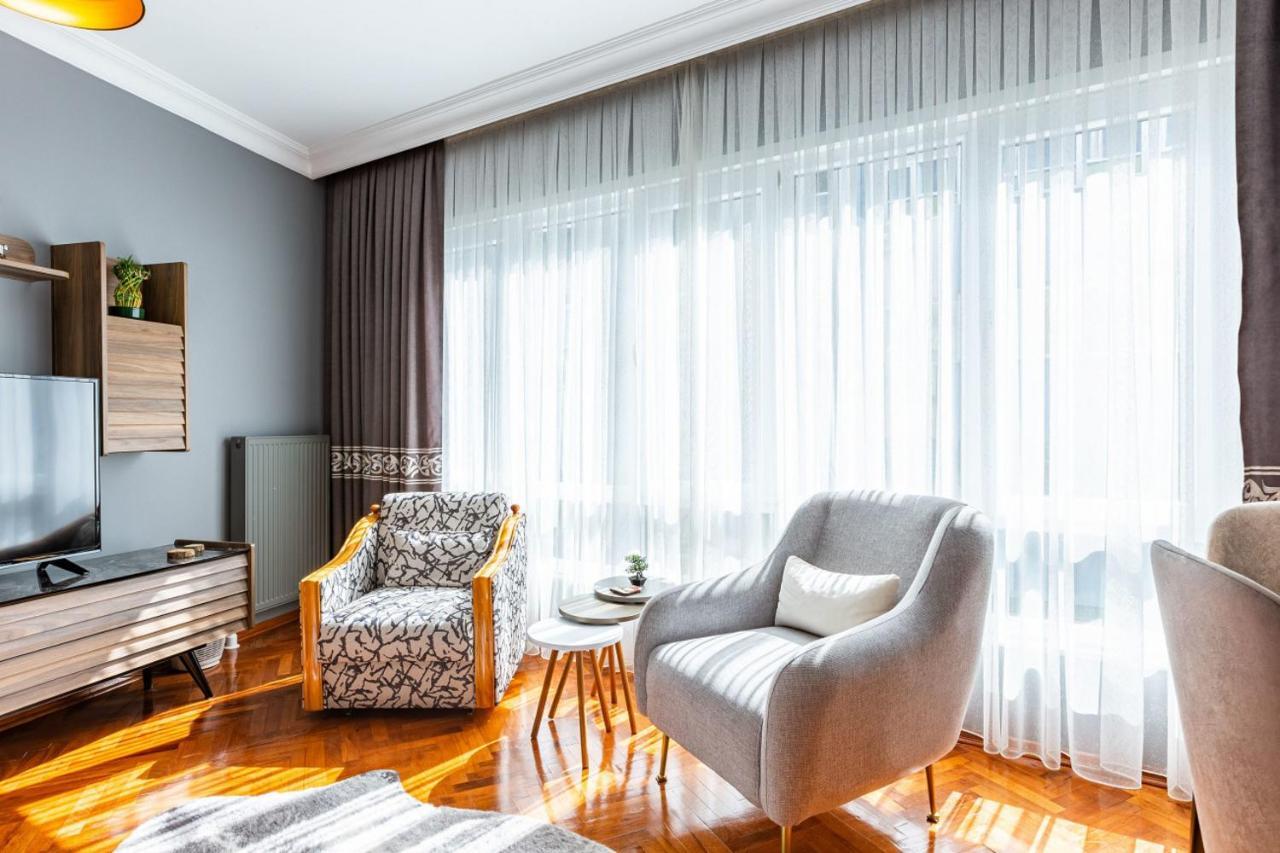 Stylish In Moda Near Popular Attractions With Balcony Apartament