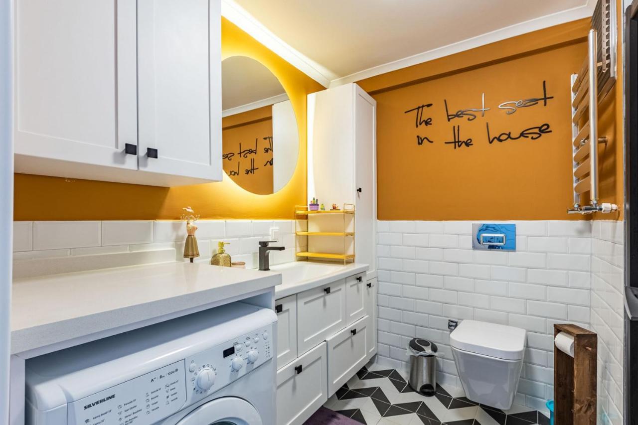 Stylish In Moda Near Popular Attractions With Balcony Apartament Istanbul