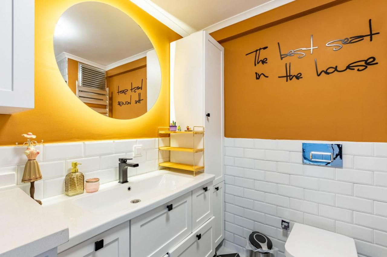 Stylish In Moda Near Popular Attractions With Balcony Apartament